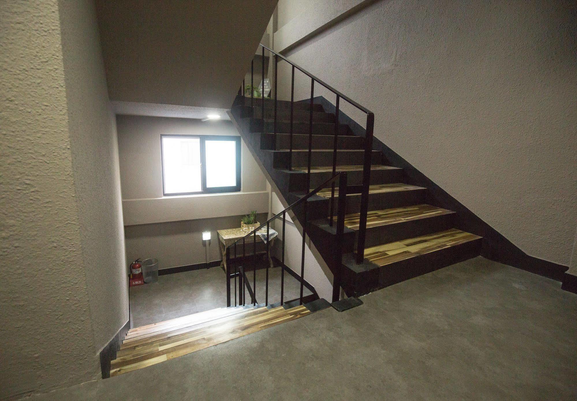 Story In Jeju Guesthouse מראה חיצוני תמונה